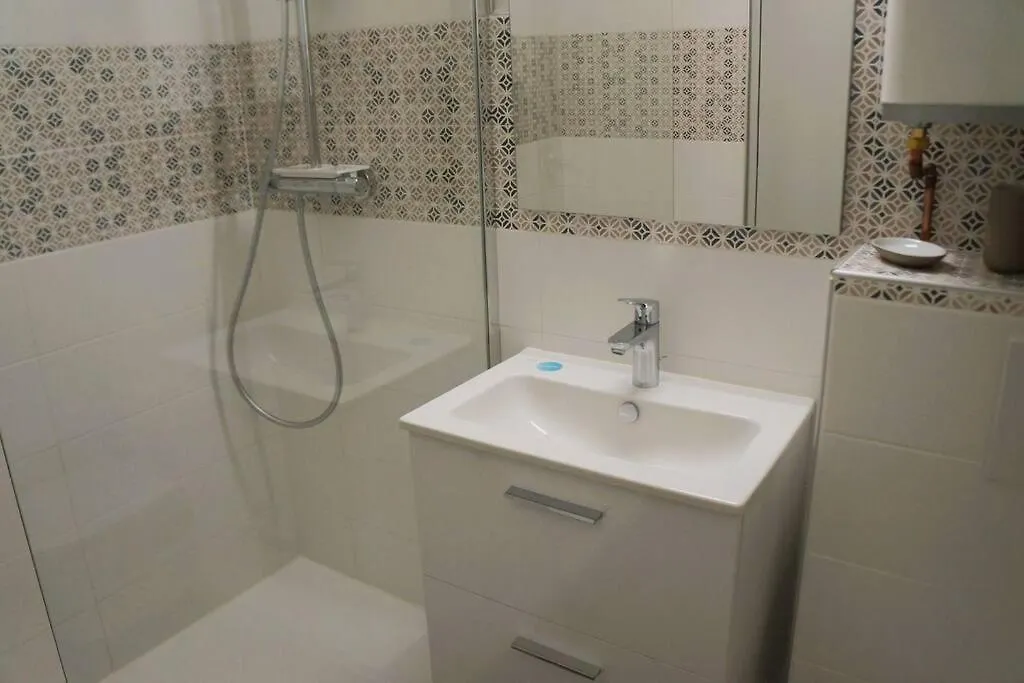 Studio Climatise Et Spacieux Situe Pres Des Parcs Vichy